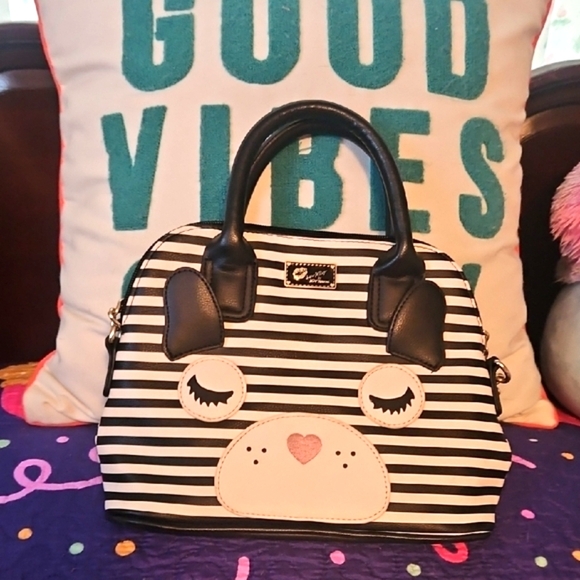 Betsey Johnson Handbags - EUC Betsy Johnson Bag